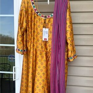 NWT! Brand W Plus-Size 18 Mustard yellow Printed Satin-feel Kurta Dress + Chunni